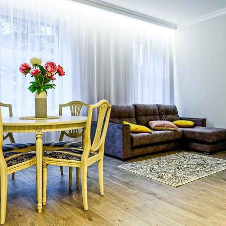 Superb Apartment In City Centre Riga Exteriör bild