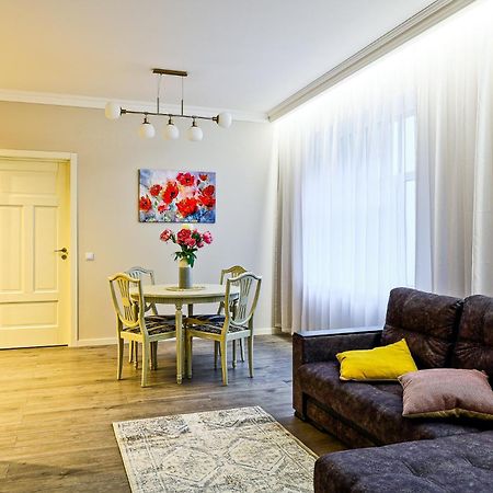 Superb Apartment In City Centre Riga Exteriör bild